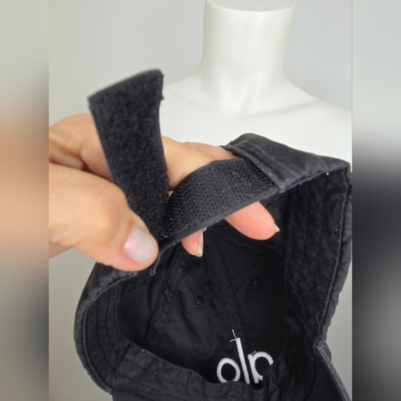 ALO Yoga OS Black Off-duty Cap - Picture 6 of 6